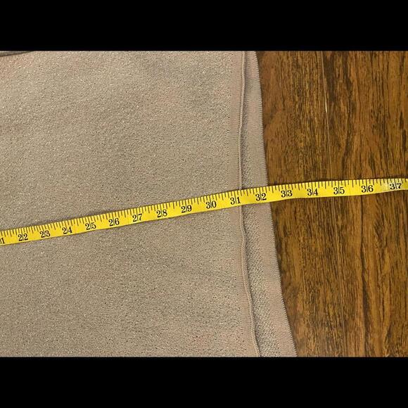 Adrienne Vittadini Elegant Beige Faux Fur Cape - Stylish Wrap for Any Occasion - Picture 6 of 8